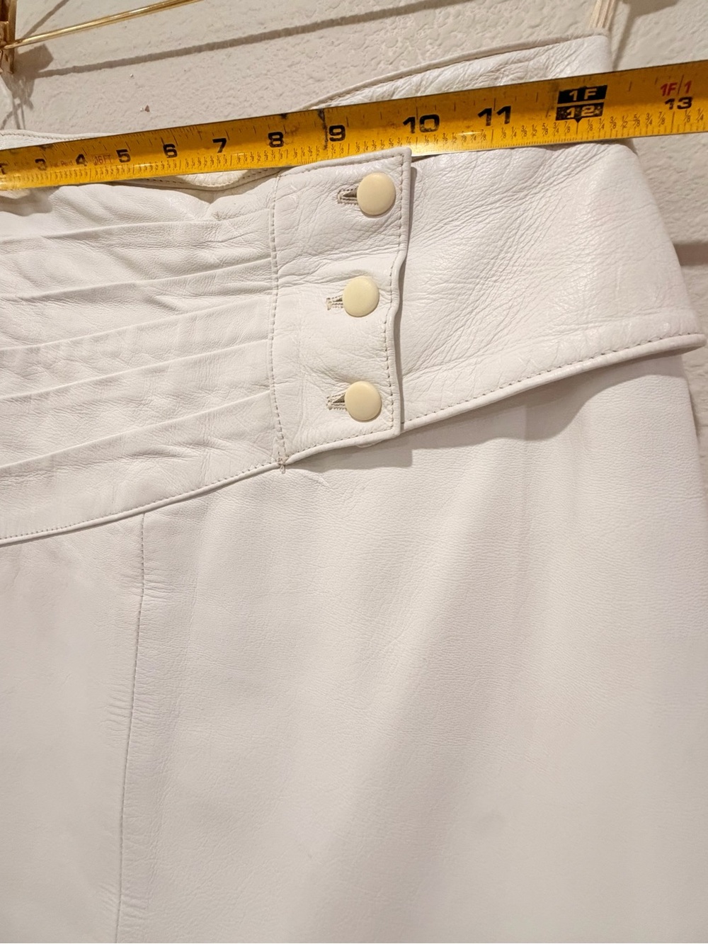 Vintage Vakko Cream Leather Pencil Skirt, Ruched Waist, Quiet Luxury. Old Money - Picture 10 of 17